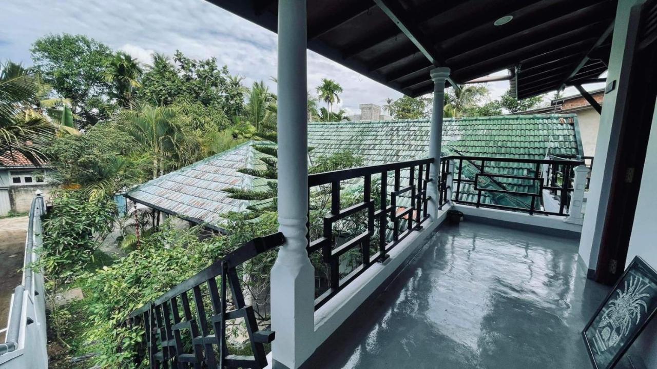 Rituale Guest House - Surf & Yoga Mirissa Bagian luar foto