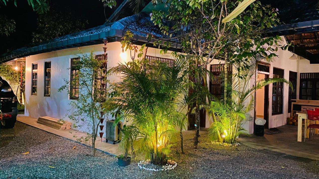 Rituale Guest House - Surf & Yoga Mirissa Bagian luar foto