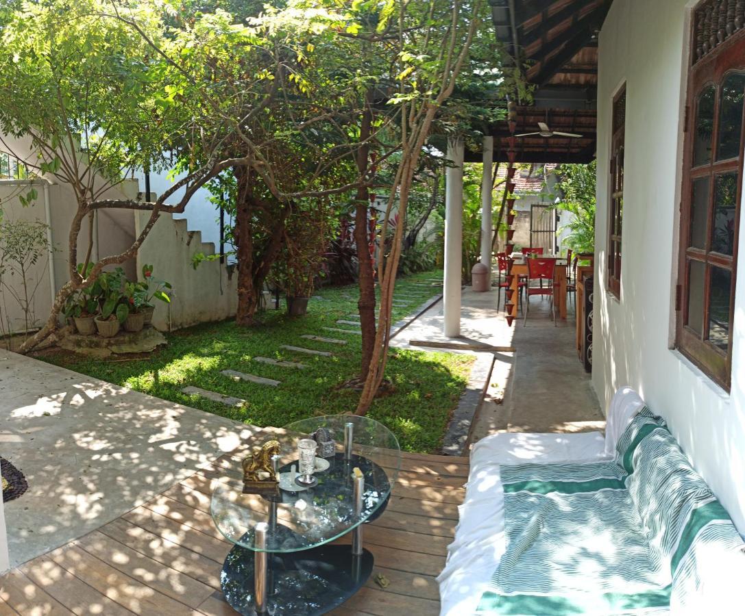 Rituale Guest House - Surf & Yoga Mirissa Bagian luar foto
