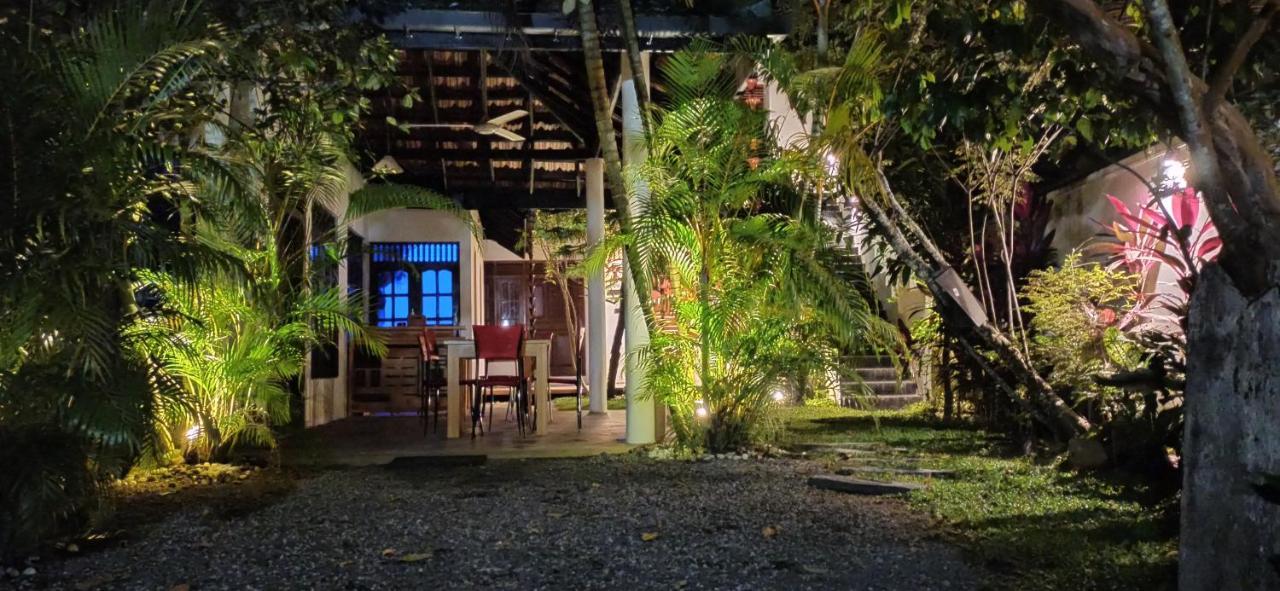 Rituale Guest House - Surf & Yoga Mirissa Bagian luar foto