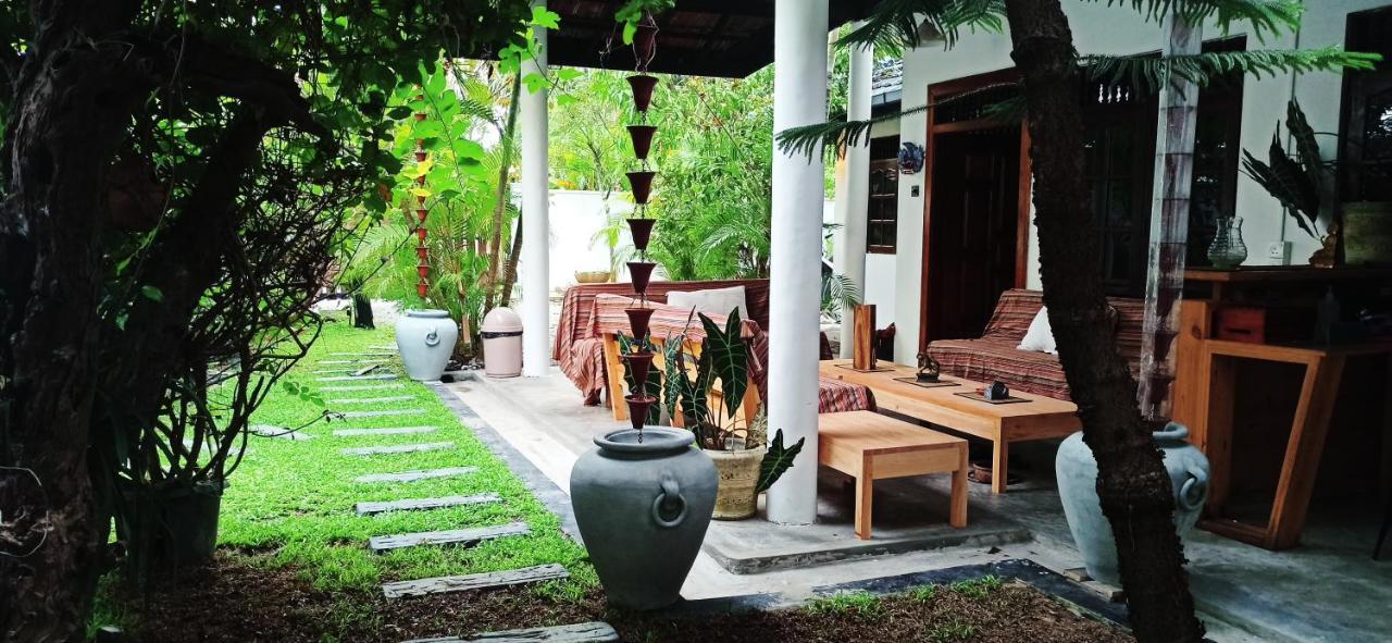 Rituale Guest House - Surf & Yoga Mirissa Bagian luar foto