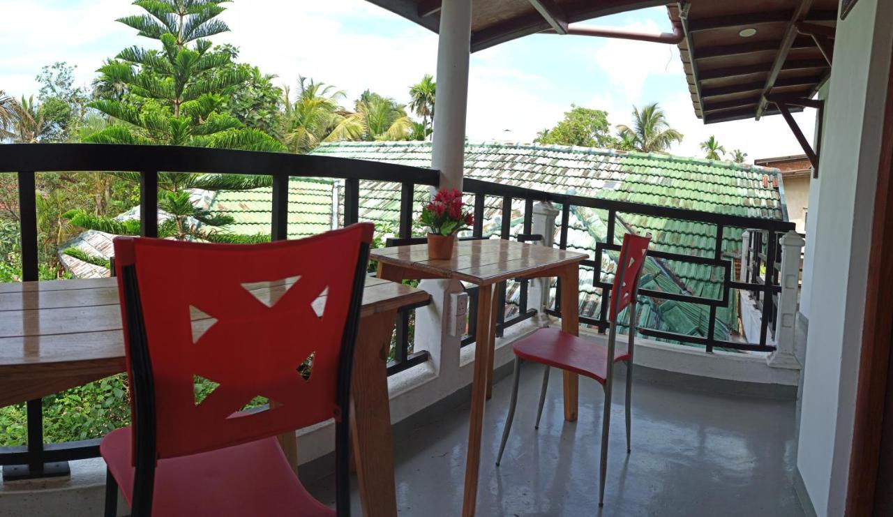 Rituale Guest House - Surf & Yoga Mirissa Bagian luar foto