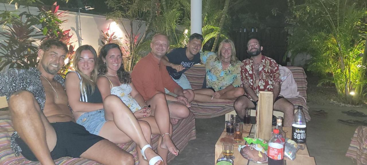 Rituale Guest House - Surf & Yoga Mirissa Bagian luar foto