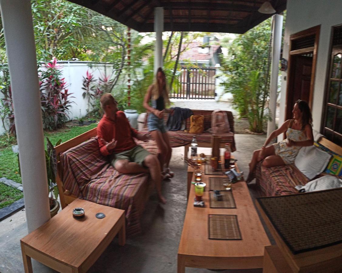 Rituale Guest House - Surf & Yoga Mirissa Bagian luar foto